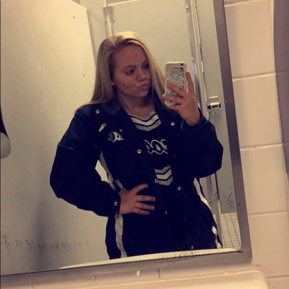 Meet your Posher, Kira